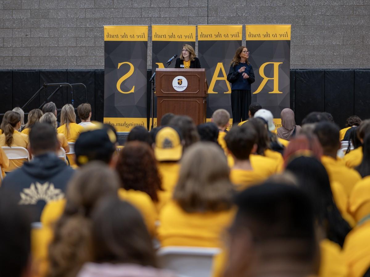 President Niemi greets new students